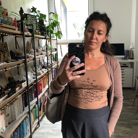 Meet your Posher, Natasha - Picture 2 of 4